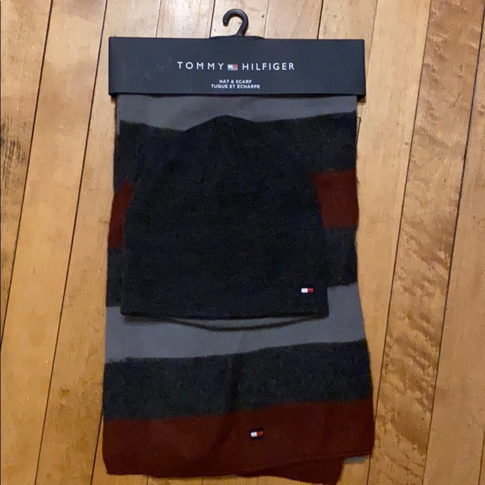 Tommy Hilfiger Beanie and Scarf Set